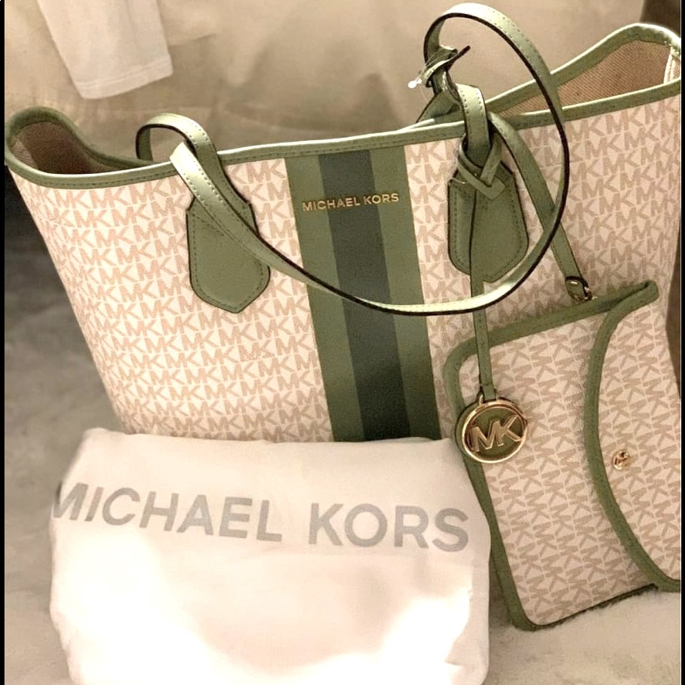 Micheal Kors (Eva large tote) BRAND NEW